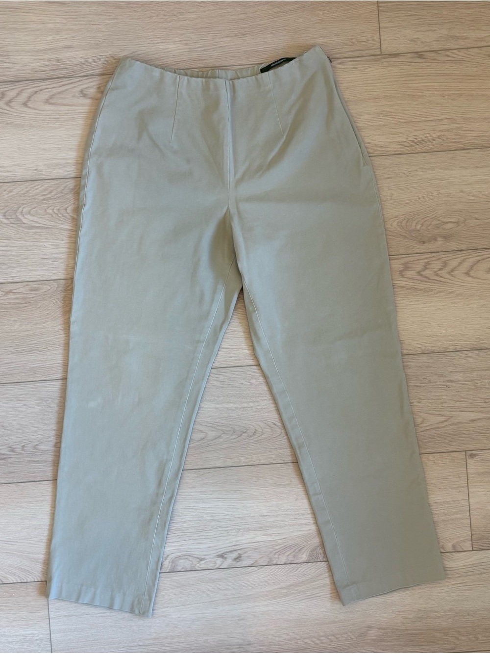 Eddie Bauer Womenโs Size 14 Bremerton Fit Tapered Pants in Light Khaki